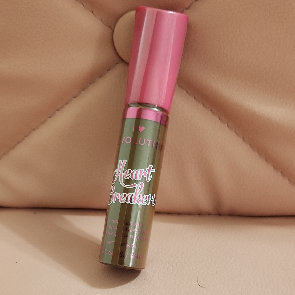 Revolution Heart Breakers Concealer - Chesnut